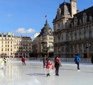 Ice Skating Ring Hôtel de Ville Paris - Erasmus of Paris