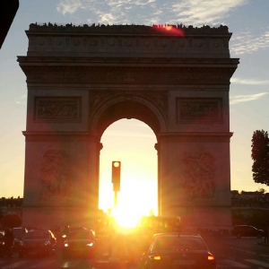 Sunset under Arc de Triomphe Arch - Coucher de Soleil Arc de Triomphe Paris